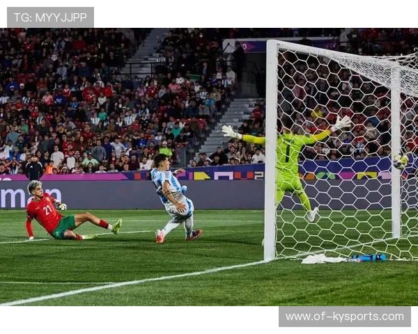 摩洛哥队在巴黎奥运会男足比赛中展现出高效的快攻配合，摩洛哥足球队